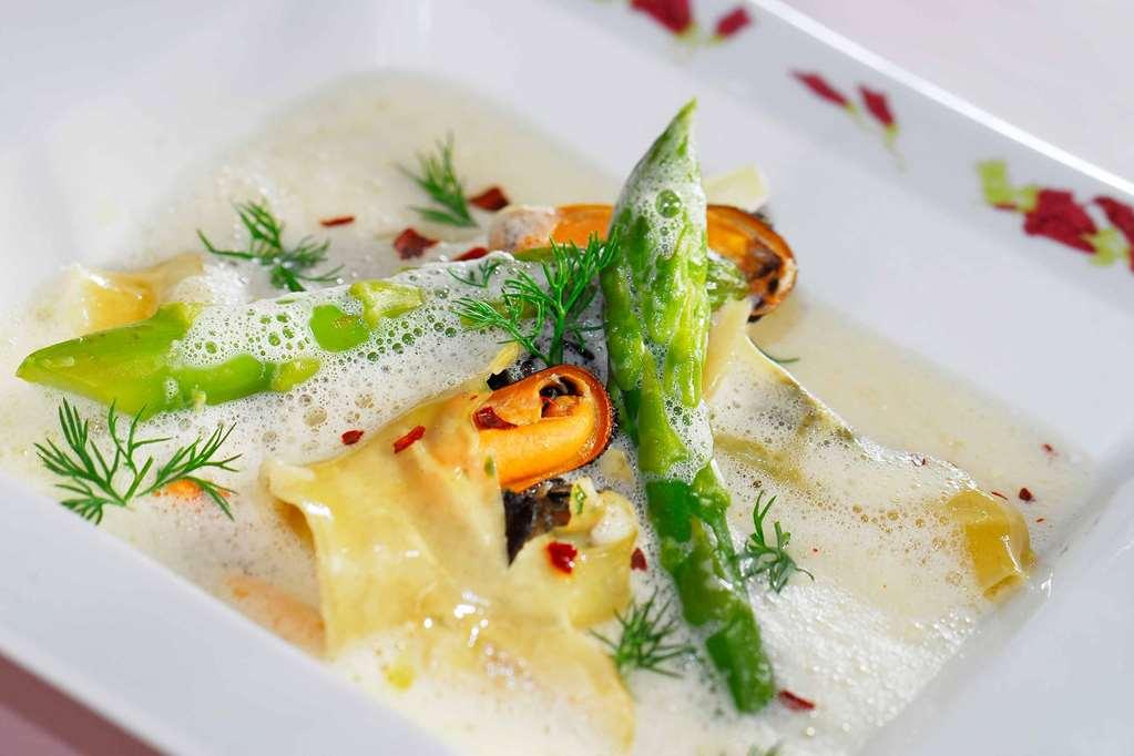 Le Clos De Bourgogne มูแล็ง ร้านอาหาร รูปภาพ